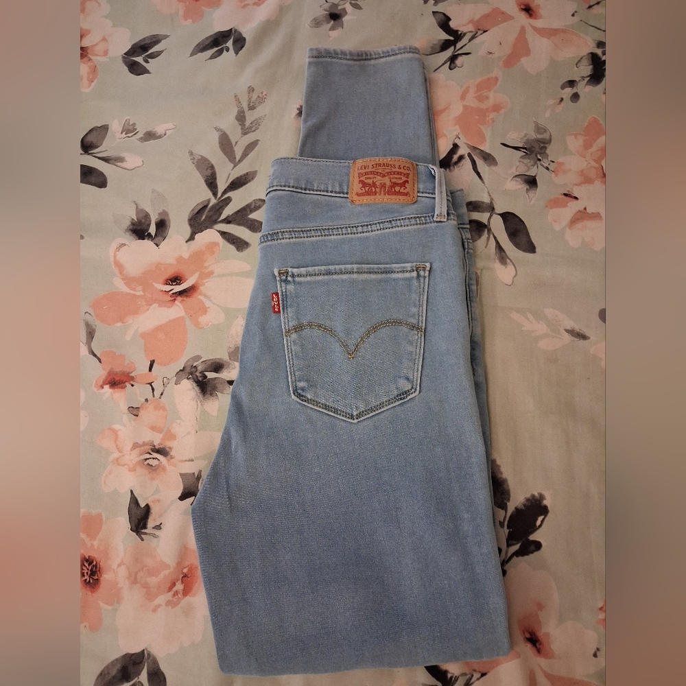 Levi's 720 High Rise Super Skinny Light Wash Women's Size 29 (8)